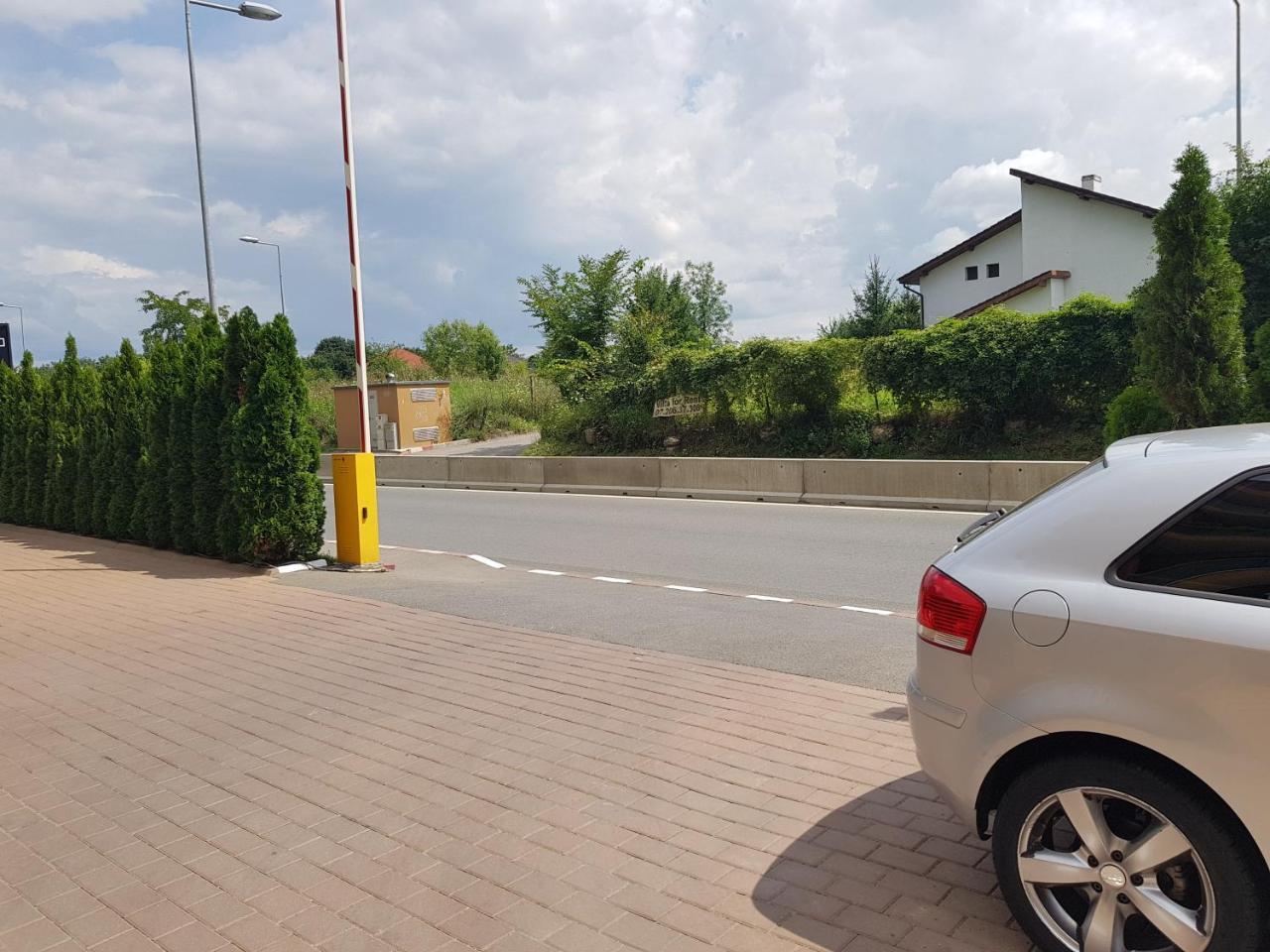 Divan * Bucureşti